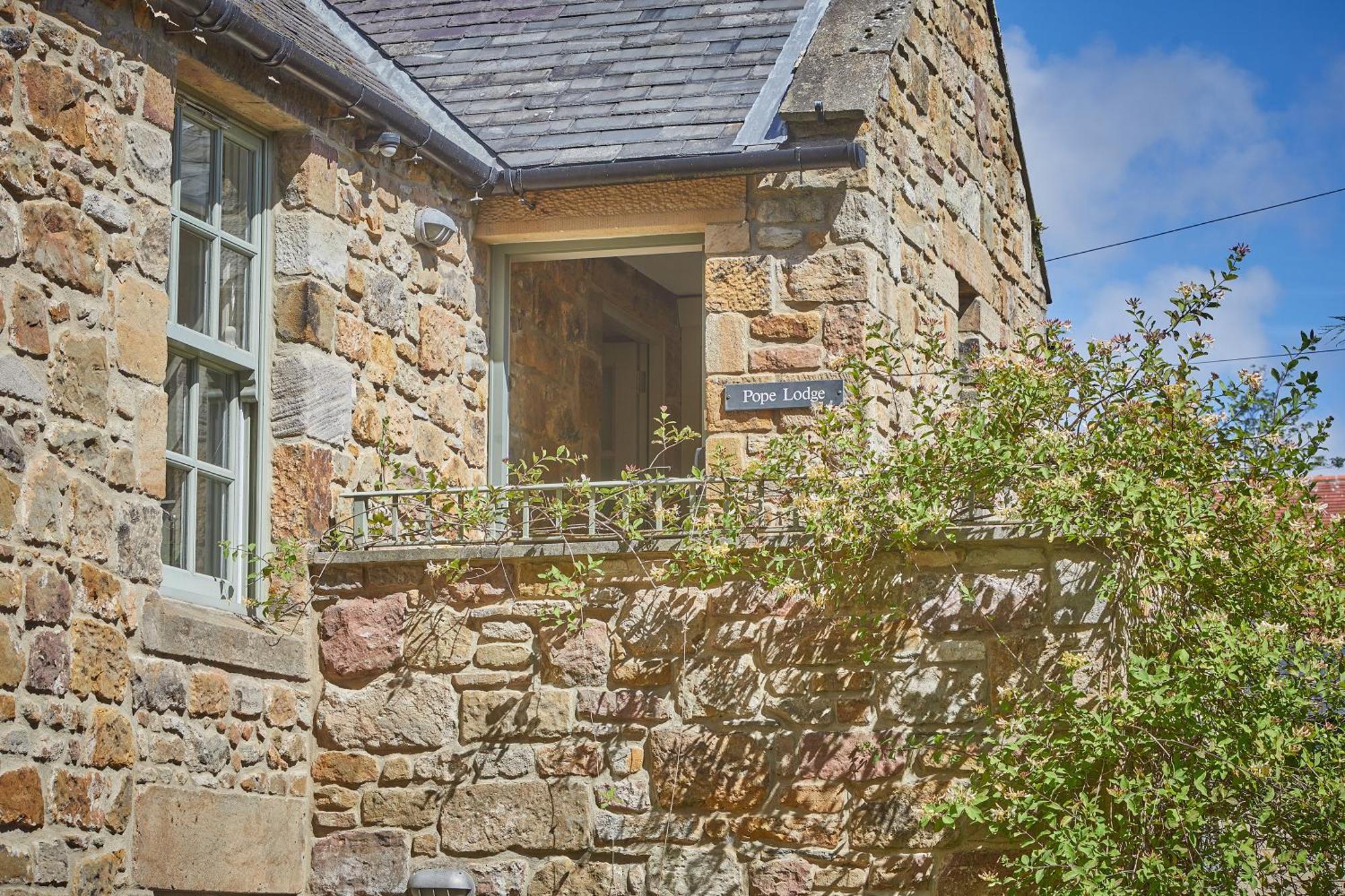Pope Lodge: Stunning Stone Coach House Conversion Alnmouth Exterior photo